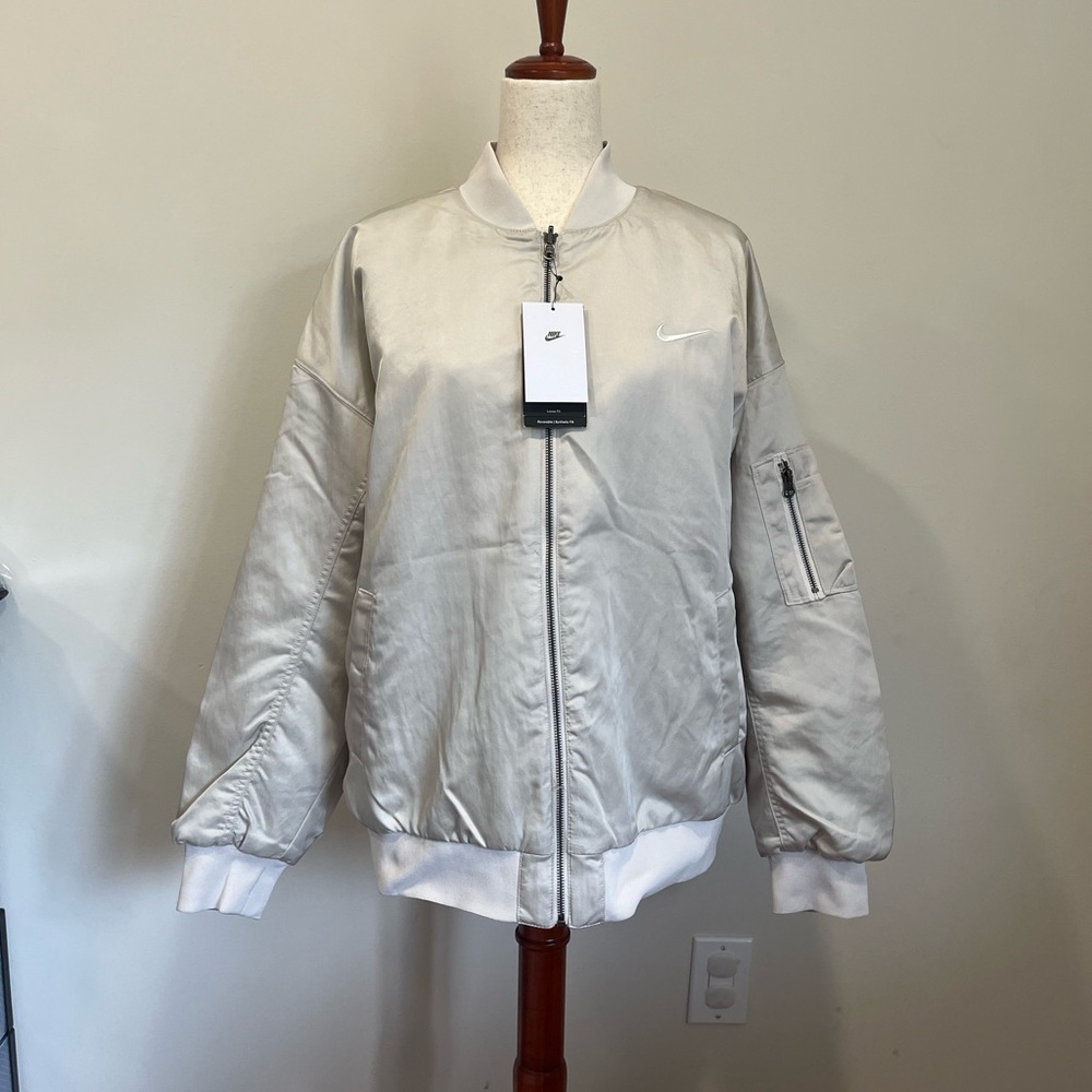 Nike Sportswear Women's REVERSIBLE Varsity Bomber Jacket Beige XL - Picture 3 of 9